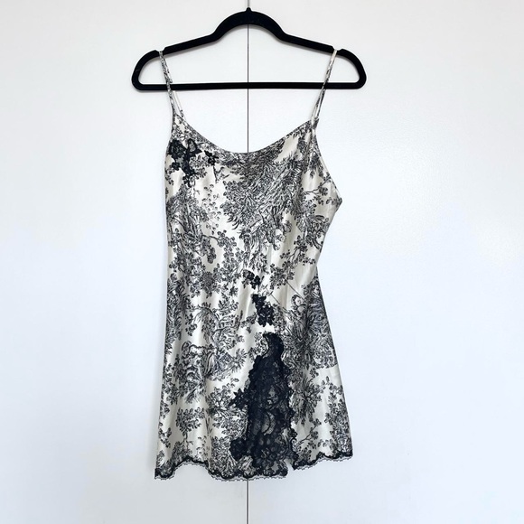 Victoria's SecretBlack & white satin silk lace floral slip dressSize M